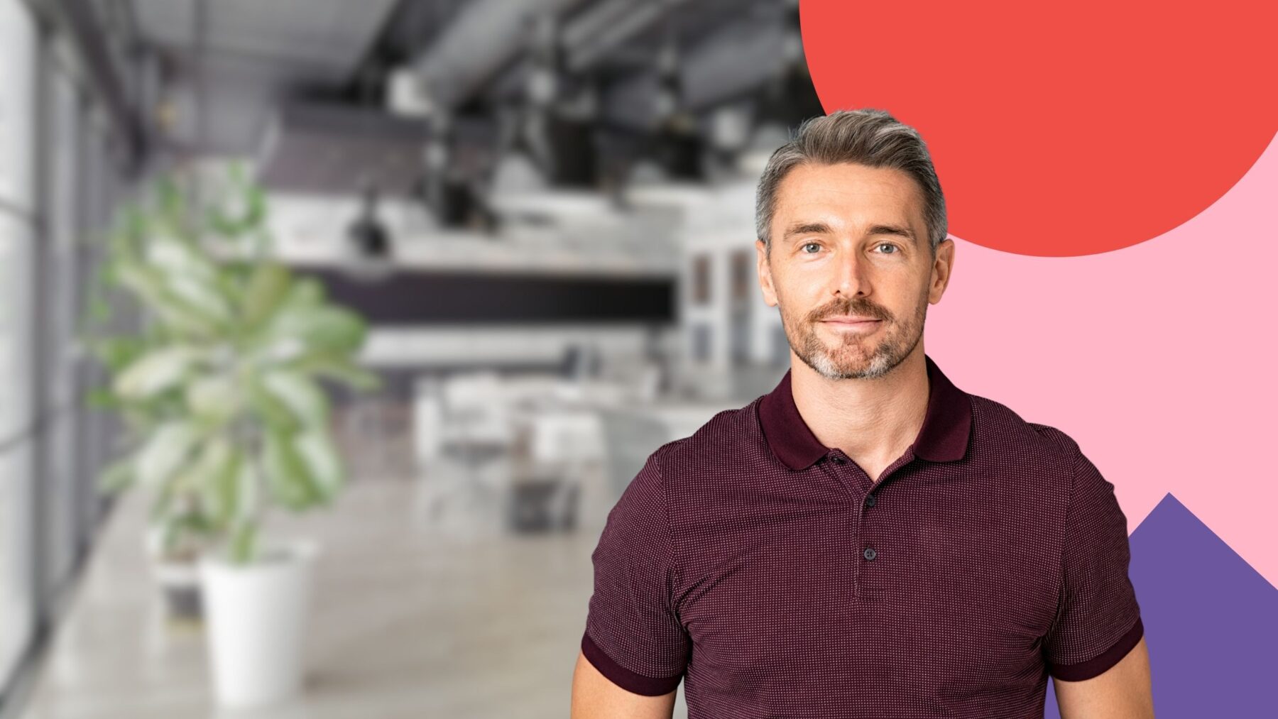 Ein Informationstechnologie-Dozent in einem modernen Büro
