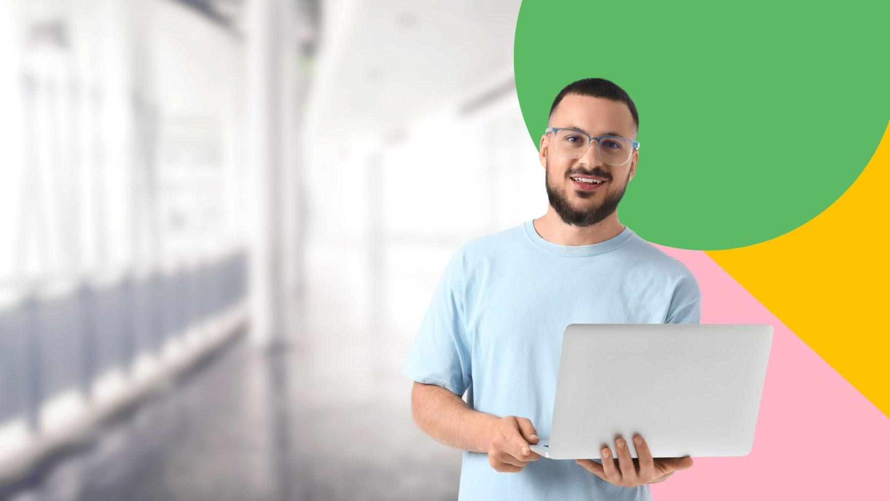Ein Microsoft Office 365-Dozent in einem modernen Büro